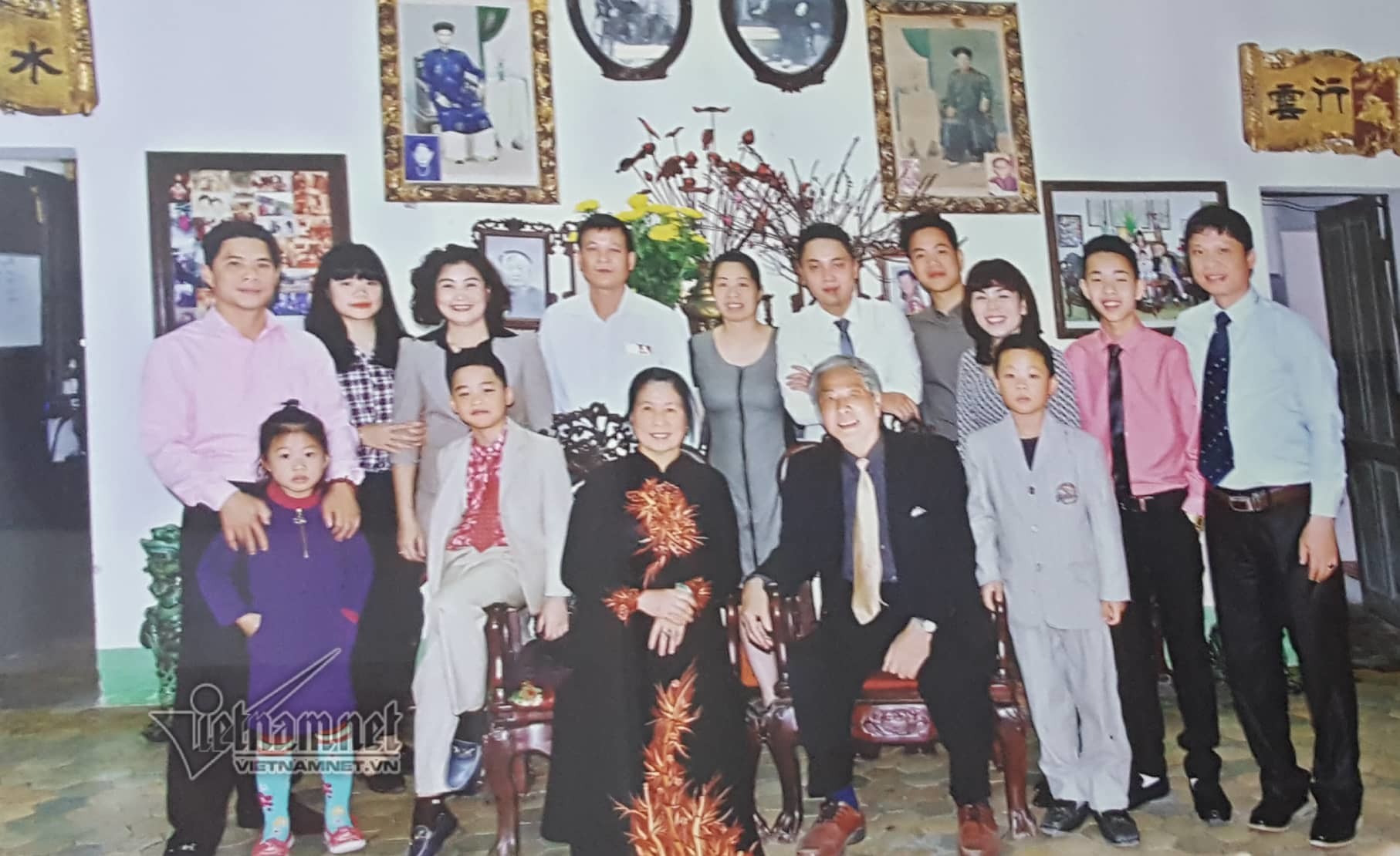 Chuyện tình ông chủ lò gốm Bát Tràng và người đẹp phố cổ - Ảnh 3. Chuyện tình ông chủ lò gốm Bát Tràng và người đẹp phố cổ - Ảnh 3.