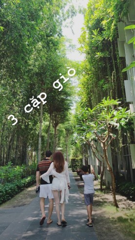 Hồ Ngọc Hà thoải mái ôm hôn Kim Lý khi đi cạnh con trai Subeo trong kì nghỉ lễ 30/4 - Ảnh 1. Hồ Ngọc Hà thoải mái ôm hôn Kim Lý khi đi cạnh con trai Subeo trong kì nghỉ lễ 30/4 - Ảnh 1.