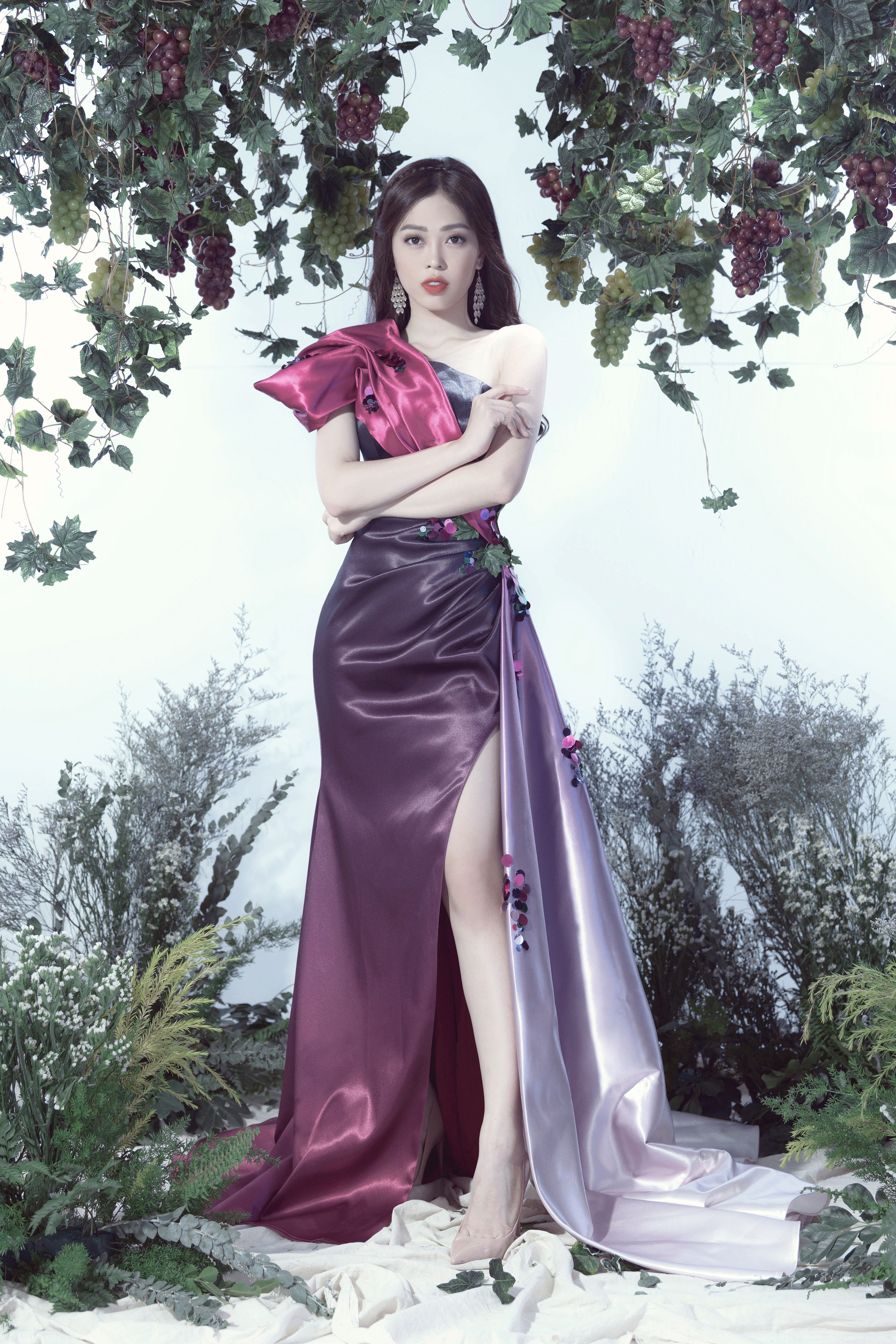 Tiểu Vy, Phương Nga, Thúy An hóa thân thành những nữ thần nho - Ảnh 3.