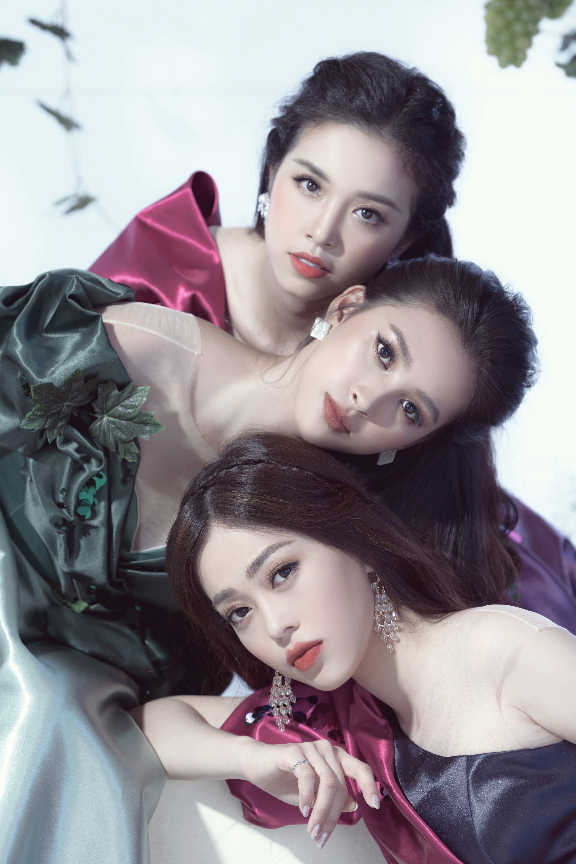 Tiểu Vy, Phương Nga, Thúy An hóa thân thành những nữ thần nho - Ảnh 11.