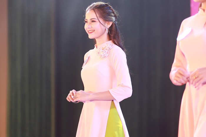 Nữ du học sinh Lào gây ấn tượng với đẹp thánh thiện và biết 5 thứ tiếng - Ảnh 1. Nữ du học sinh Lào gây ấn tượng với đẹp thánh thiện và biết 5 thứ tiếng - Ảnh 1.