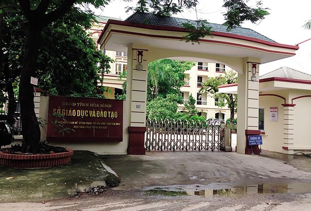 Ba giáo viên bị bắt vì nâng điểm thi ở Hòa Bình: Đại diện nhà trường nói gì? - Ảnh 1. Ba giáo viên bị bắt vì nâng điểm thi ở Hòa Bình: Đại diện nhà trường nói gì? - Ảnh 1.