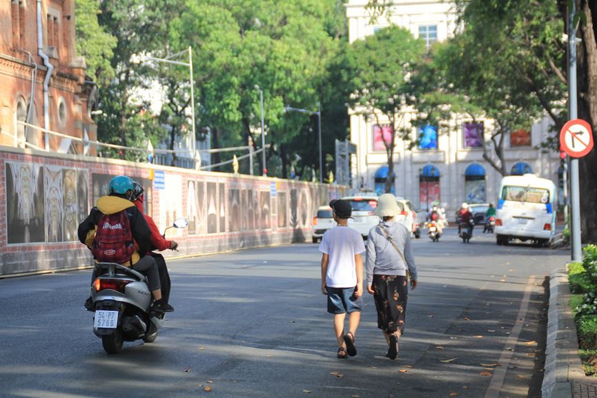 Khung cảnh yên ả ở Sài Gòn ngày đầu kỳ nghỉ lễ 30/4 và 1/5 - Ảnh 3.