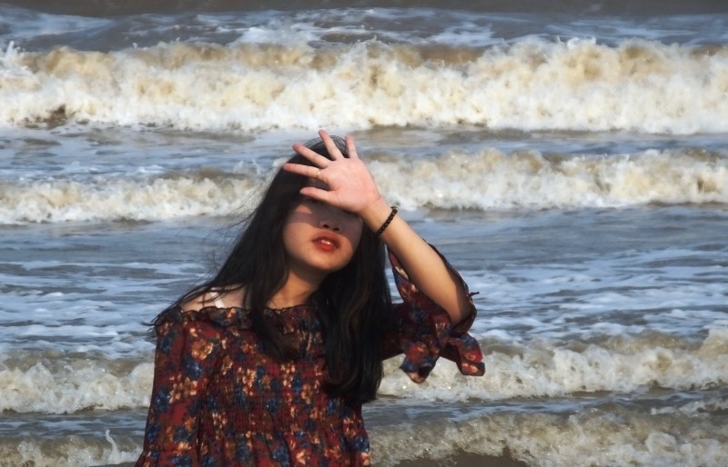 Ngày đầu nghỉ lễ: Biển Sầm Sơn đục ngầu, vạn người vẫn chen nhau tắm - Ảnh 7.