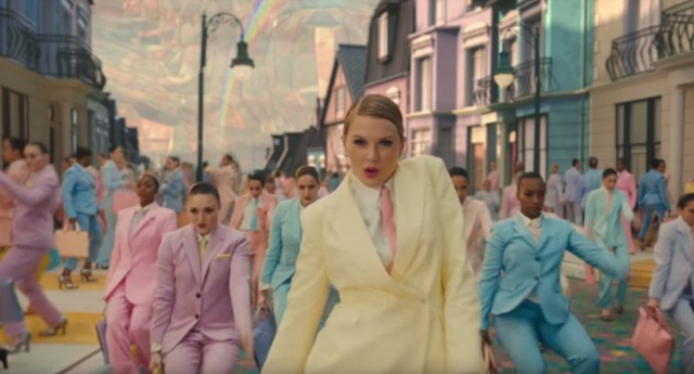 Cộng đồng LGBT thế giới hôm nay (27/04): Taylor Swift hợp tác với ngôi sao toàn tính luyến ái trong MV mới, Tập đoàn dầu khí Shell kêu gọi thúc đẩy quyền LGBT ở Brunei - Ảnh 1. Cộng đồng LGBT thế giới hôm nay (27/04): Taylor Swift hợp tác với ngôi sao toàn tính luyến ái trong MV mới, Tập đoàn dầu khí Shell kêu gọi thúc đẩy quyền LGBT ở Brunei - Ảnh 1.