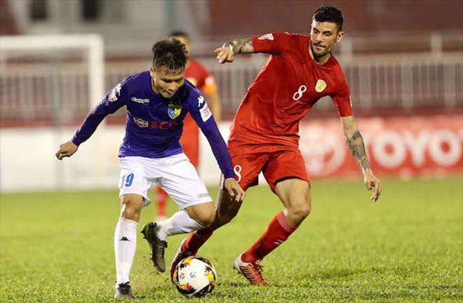 Ngoại binh nổ súng, Hà Nội FC đòi lại ngôi đầu từ tay của TP HCM - Ảnh 1.