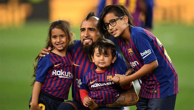 Messi nâng Cup La Liga lần đầu tiên với tư cách thủ quân - Ảnh 9. Messi nâng Cup La Liga lần đầu tiên với tư cách thủ quân - Ảnh 9.