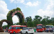 Du khách đổ về Đà Lạt chơi lễ 30/4, giao thông kẹt cứng