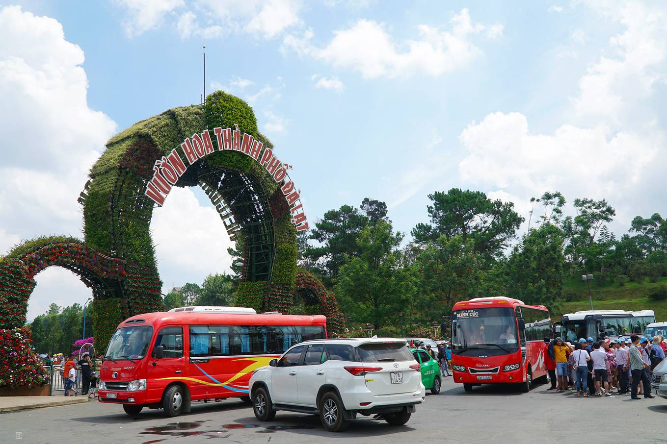 Du khách đổ về Đà Lạt chơi lễ 30/4, giao thông kẹt cứng - Ảnh 5. Du khách đổ về Đà Lạt chơi lễ 30/4, giao thông kẹt cứng - Ảnh 5.