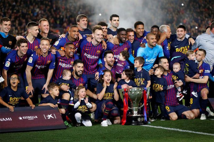Messi nâng Cup La Liga lần đầu tiên với tư cách thủ quân - Ảnh 6. Messi nâng Cup La Liga lần đầu tiên với tư cách thủ quân - Ảnh 6.