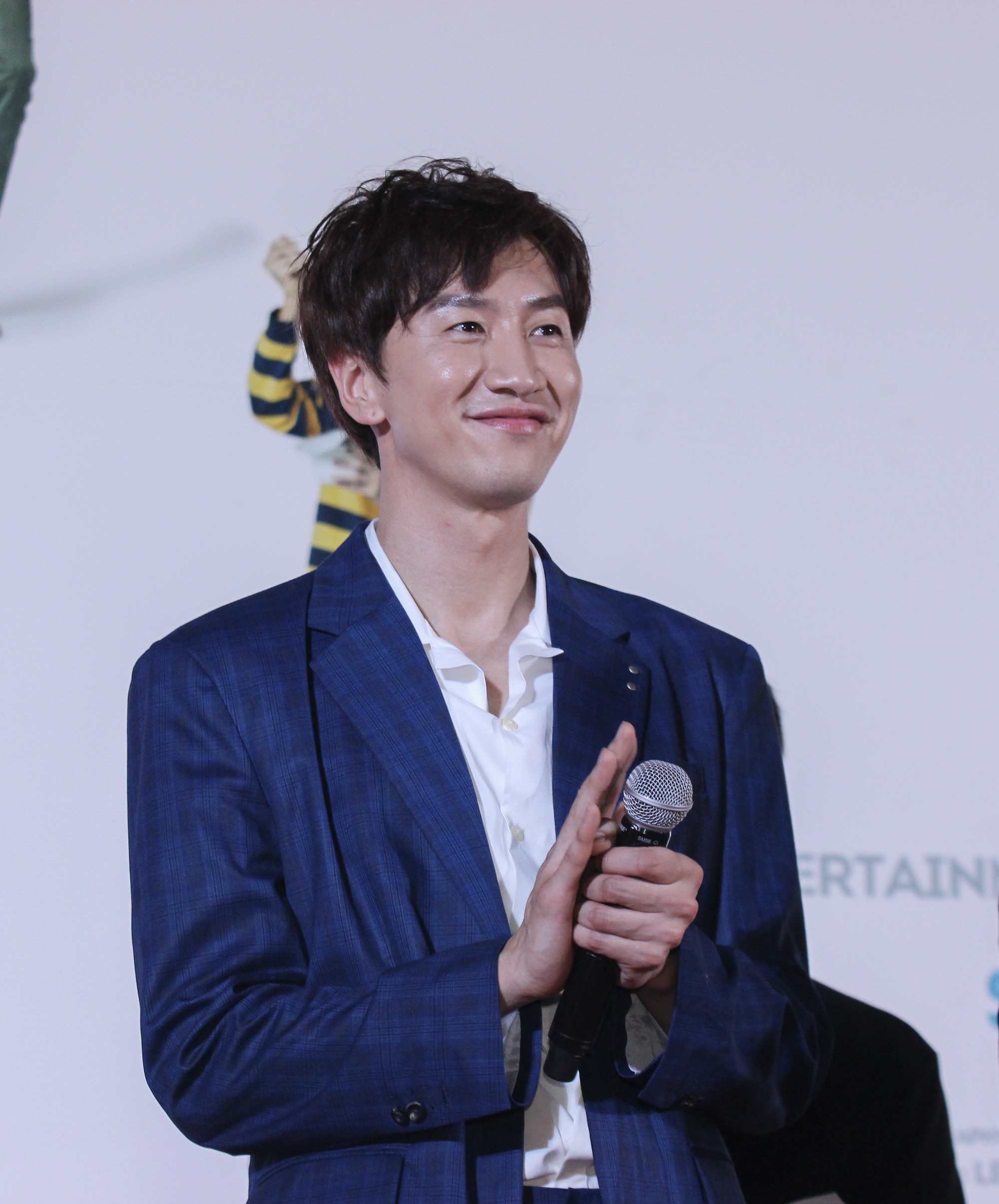 Trấn Thành phấn khích khi hội ngộ Running Man Hàn Quốc Lee Kwang Soo tại Việt Nam - Ảnh 11. Trấn Thành phấn khích khi hội ngộ Running Man Hàn Quốc Lee Kwang Soo tại Việt Nam - Ảnh 11.