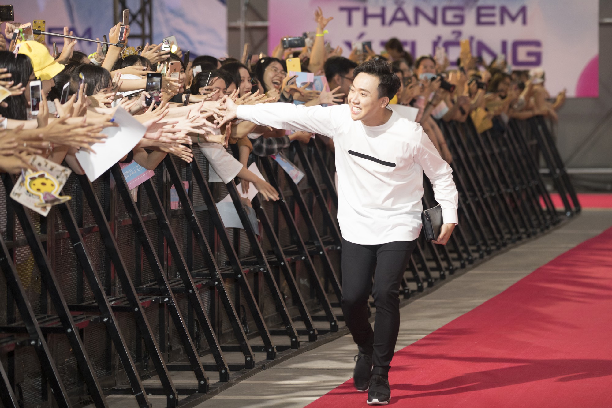 Trấn Thành phấn khích khi hội ngộ Running Man Hàn Quốc Lee Kwang Soo tại Việt Nam - Ảnh 3. Trấn Thành phấn khích khi hội ngộ Running Man Hàn Quốc Lee Kwang Soo tại Việt Nam - Ảnh 3.