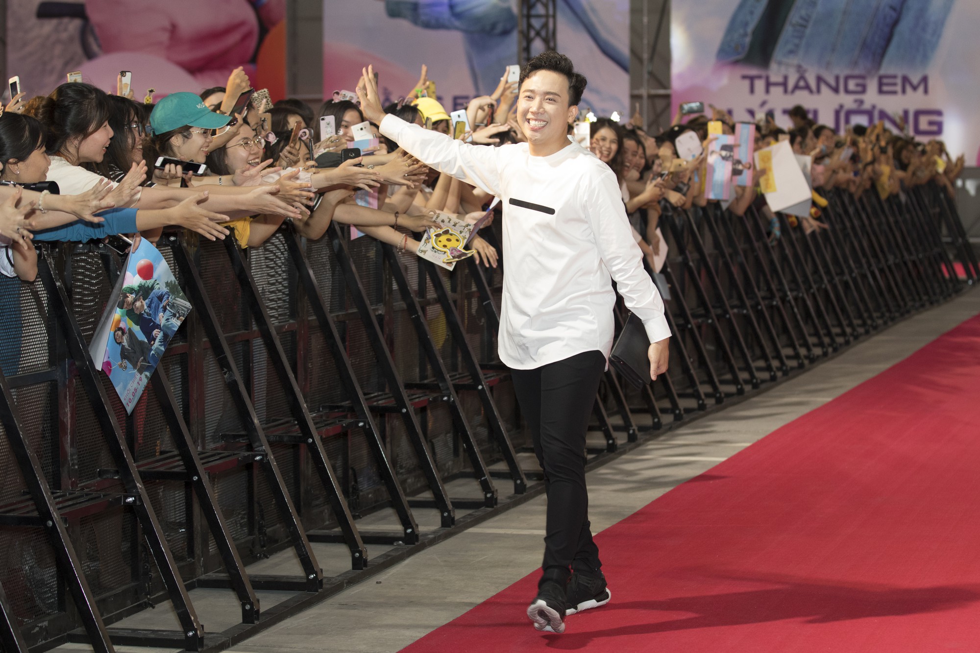 Trấn Thành phấn khích khi hội ngộ Running Man Hàn Quốc Lee Kwang Soo tại Việt Nam - Ảnh 2. Trấn Thành phấn khích khi hội ngộ Running Man Hàn Quốc Lee Kwang Soo tại Việt Nam - Ảnh 2.
