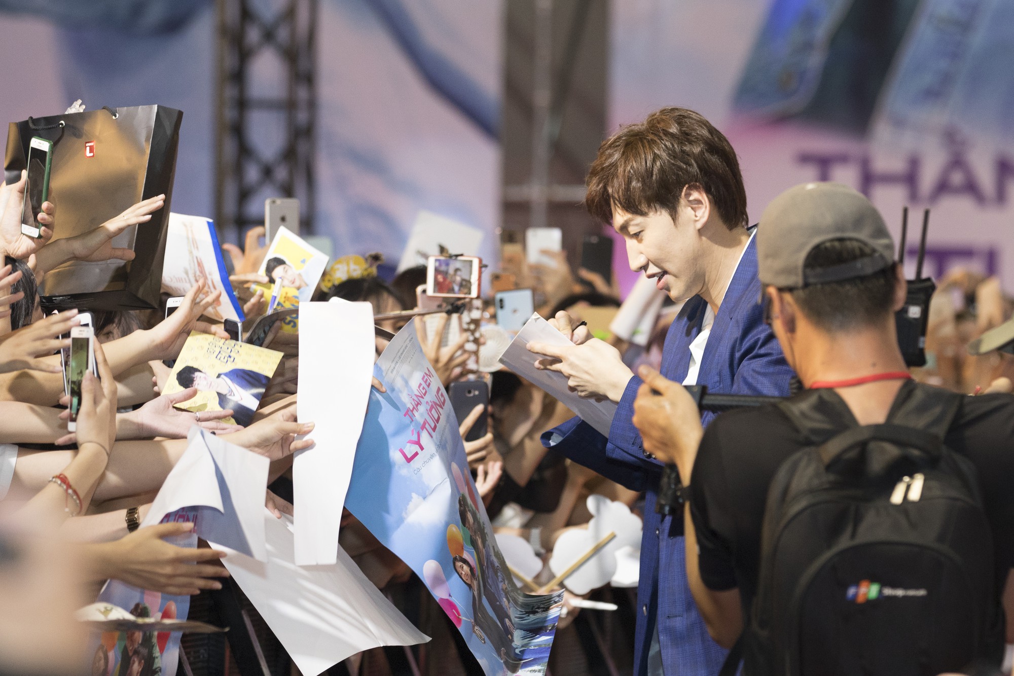 Trấn Thành phấn khích khi hội ngộ Running Man Hàn Quốc Lee Kwang Soo tại Việt Nam - Ảnh 9. Trấn Thành phấn khích khi hội ngộ Running Man Hàn Quốc Lee Kwang Soo tại Việt Nam - Ảnh 9.