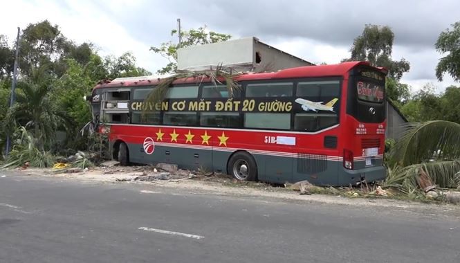 Chuyên cơ mặt đất lao vào nhà dân, 20 hành khách đau tim - Ảnh 1. Chuyên cơ mặt đất lao vào nhà dân, 20 hành khách đau tim - Ảnh 1.