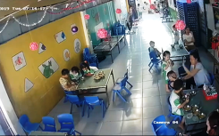 Đình chỉ bảo mẫu đánh vào đầu trẻ