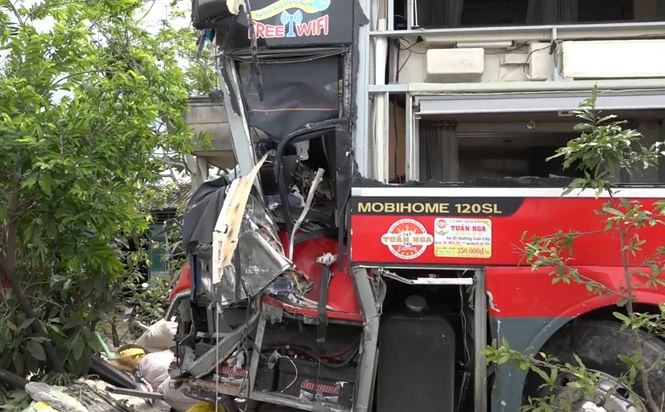 Chuyên cơ mặt đất lao vào nhà dân, 20 hành khách đau tim - Ảnh 5. Chuyên cơ mặt đất lao vào nhà dân, 20 hành khách đau tim - Ảnh 5.