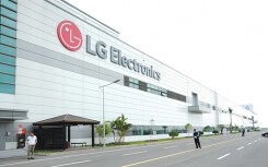 Giá nhân công chỉ bằng 1/8 Hàn Quốc, LG 'học' Samsung chuyển nhà máy smartphone đến Việt Nam