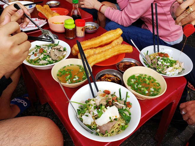 Bí mật chữ Ký ở những tiệm mì Tàu danh tiếng khiến người Sài Gòn luôn thắc mắc - Ảnh 5. Bí mật chữ Ký ở những tiệm mì Tàu danh tiếng khiến người Sài Gòn luôn thắc mắc - Ảnh 5.