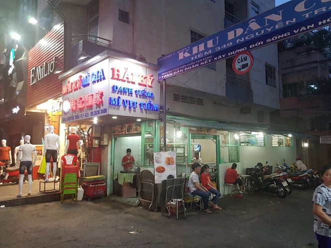 Bí mật chữ Ký ở những tiệm mì Tàu danh tiếng khiến người Sài Gòn luôn thắc mắc - Ảnh 6. Bí mật chữ Ký ở những tiệm mì Tàu danh tiếng khiến người Sài Gòn luôn thắc mắc - Ảnh 6.