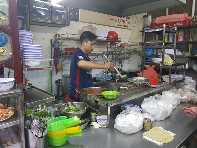 Bí mật chữ Ký ở những tiệm mì Tàu danh tiếng khiến người Sài Gòn luôn thắc mắc - Ảnh 7. Bí mật chữ Ký ở những tiệm mì Tàu danh tiếng khiến người Sài Gòn luôn thắc mắc - Ảnh 7.