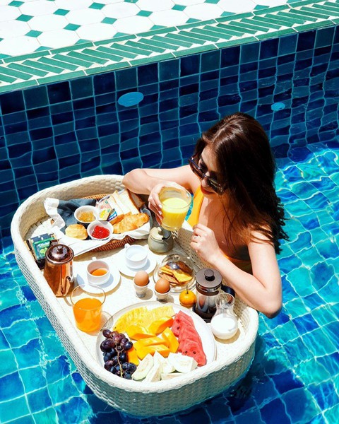 Giới trẻ Việt đọ độ sang chảnh trong ảnh chụp đồ ăn nổi bên hồ bơi - Ảnh 12.