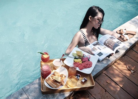 Giới trẻ Việt đọ độ sang chảnh trong ảnh chụp đồ ăn nổi bên hồ bơi - Ảnh 16. Giới trẻ Việt đọ độ sang chảnh trong ảnh chụp đồ ăn nổi bên hồ bơi - Ảnh 16.