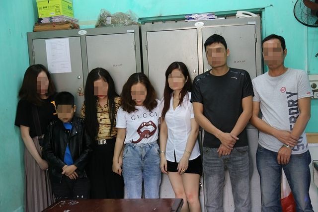 Diễn viên Cu Thóc vừa bị bắt từng hứa sẽ cố gắng lo cho mẹ trên truyền hình - Ảnh 1. Diễn viên Cu Thóc vừa bị bắt từng hứa sẽ cố gắng lo cho mẹ trên truyền hình - Ảnh 1.