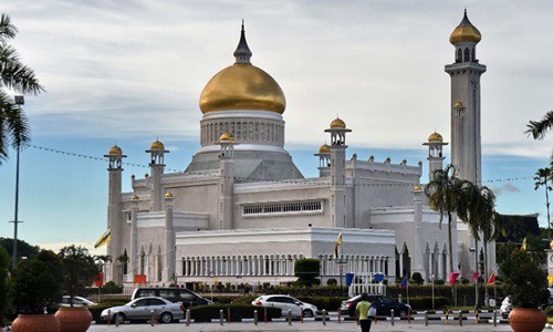 Người đồng tính Brunei đào tẩu vì sợ bị ném đá đến chết - Ảnh 1. Người đồng tính Brunei đào tẩu vì sợ bị ném đá đến chết - Ảnh 1.