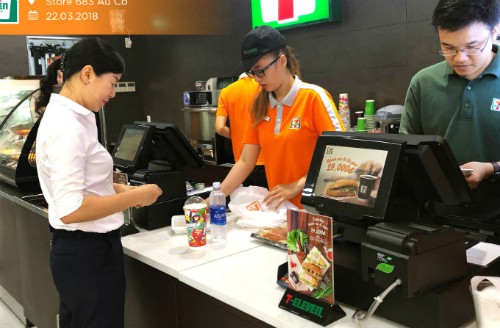 Cuộc đua một mất, một còn trên thị trường bán lẻ - Ảnh 1. Cuộc đua một mất, một còn trên thị trường bán lẻ - Ảnh 1.