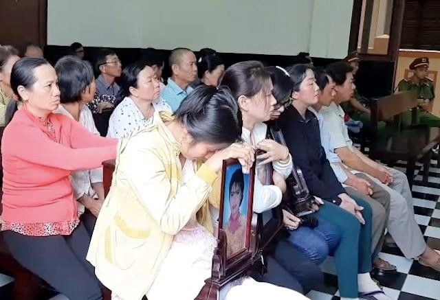 Kẻ giết 3 người muốn được tuyên tử hình, xin hát bài Éo le cuộc tình - Ảnh 3.