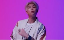 Rapper Kim Namjoon của nhóm nhạc nổi tiếng BTS khiến fan phấn khích vì ủng hộ người lưỡng tính