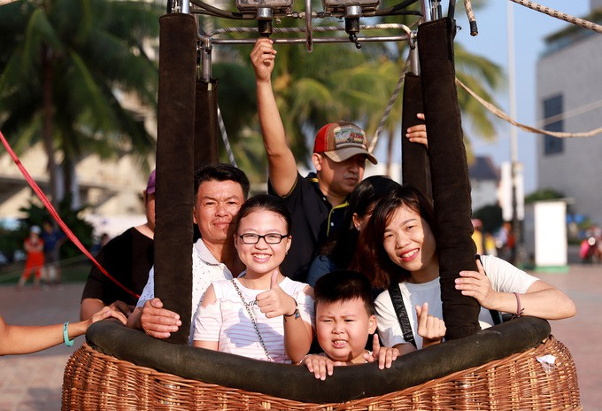 Lần đầu tiên trình diễn khinh khí cầu ở Đà Nẵng - Ảnh 7. Lần đầu tiên trình diễn khinh khí cầu ở Đà Nẵng - Ảnh 7.