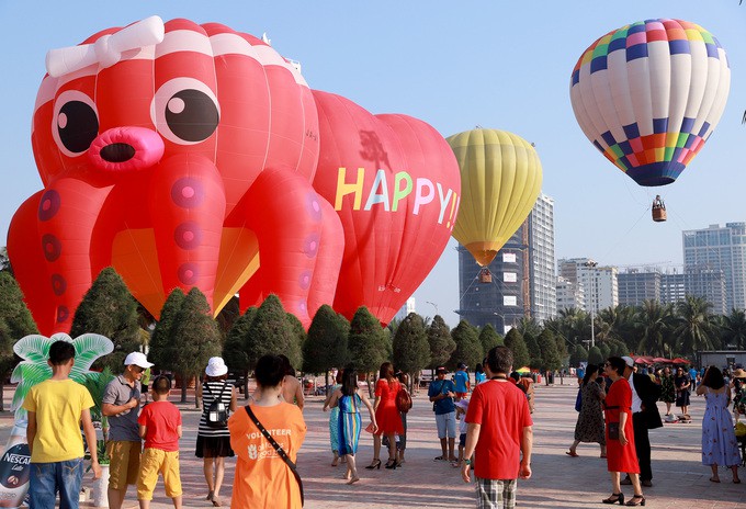 Lần đầu tiên trình diễn khinh khí cầu ở Đà Nẵng - Ảnh 4. Lần đầu tiên trình diễn khinh khí cầu ở Đà Nẵng - Ảnh 4.