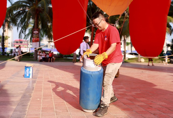 Lần đầu tiên trình diễn khinh khí cầu ở Đà Nẵng - Ảnh 10. Lần đầu tiên trình diễn khinh khí cầu ở Đà Nẵng - Ảnh 10.