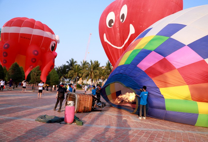Lần đầu tiên trình diễn khinh khí cầu ở Đà Nẵng - Ảnh 2. Lần đầu tiên trình diễn khinh khí cầu ở Đà Nẵng - Ảnh 2.