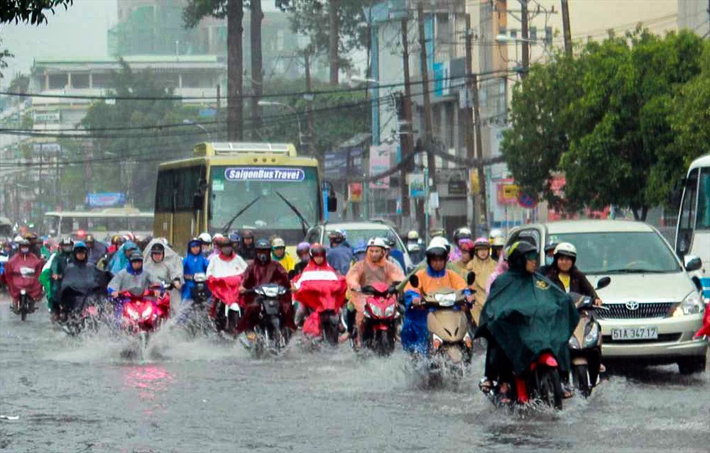 Dự báo thời tiết ngày mai 1/5: Miền Bắc mưa dông diện rộng và chấm dứt đợt nắng nóng kéo dài - Ảnh 4. Dự báo thời tiết ngày mai 1/5: Miền Bắc mưa dông diện rộng và chấm dứt đợt nắng nóng kéo dài - Ảnh 4.