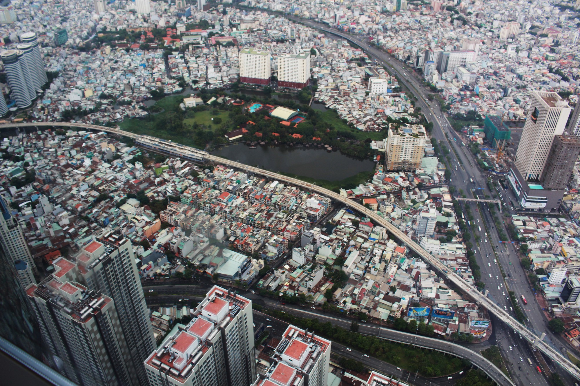 4 hướng Sài Gòn nhìn từ đỉnh Landmark 81 - toà nhà cao nhất Việt Nam - Ảnh 18. 4 hướng Sài Gòn nhìn từ đỉnh Landmark 81 - toà nhà cao nhất Việt Nam - Ảnh 18.