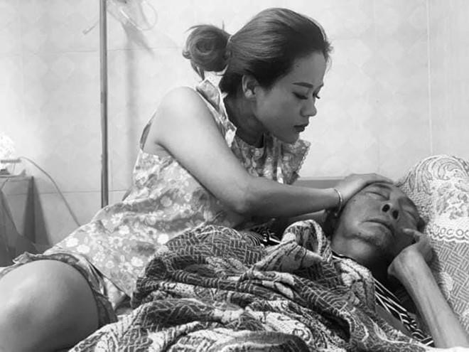 Sức khỏe chuyển biến xấu, nghệ sĩ Lê Bình tạm ngưng hóa trị - Ảnh 1.