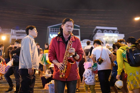 Cảnh người ngắm người ở các điểm đến nổi tiếng của Đà Lạt - Ảnh 12. Cảnh người ngắm người ở các điểm đến nổi tiếng của Đà Lạt - Ảnh 12.