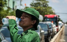 Đường qua Cần Giờ kẹt cứng, người Sài Gòn chờ hơn 4 giờ để lên phà