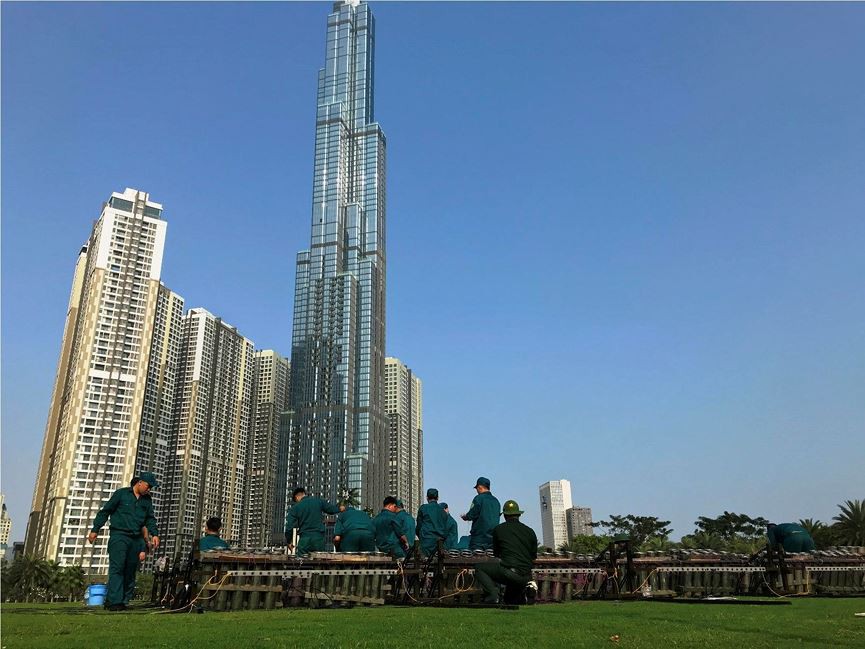 Cận cảnh trận địa pháo hoa ở TP HCM trước giờ khai hỏa - Ảnh 7. Cận cảnh trận địa pháo hoa ở TP HCM trước giờ khai hỏa - Ảnh 7.