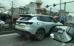Ô tô VinFast che logo chạy thử trên đường phố Hải Phòng dịp lễ 30/4