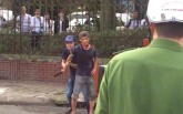 Nam thanh niên nghi ngáo đá tự cứa cổ trên phố ở Hải Dương