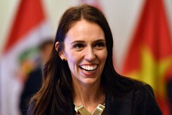 Thủ tướng New Zealand trả hóa đơn siêu thị cho bà mẹ quên ví