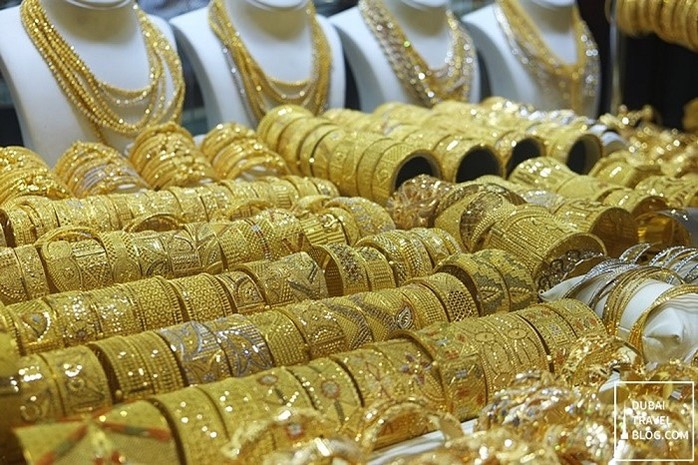 Giá vàng hôm nay 30/4: Xu hướng lao xuống - Ảnh 1.