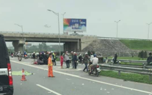 Hà Nội: 3 người thương vong khi va chạm với xe tải