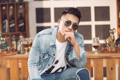 Phim giang hồ xăm trổ, ca sĩ hội chợ dễ nhận nút vàng YouTube - Ảnh 1. Phim giang hồ xăm trổ, ca sĩ hội chợ dễ nhận nút vàng YouTube - Ảnh 1.
