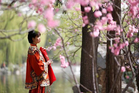 Cảnh tượng như phim cổ trang tại Trung Quốc vào tiết Thanh Minh - Ảnh 7.