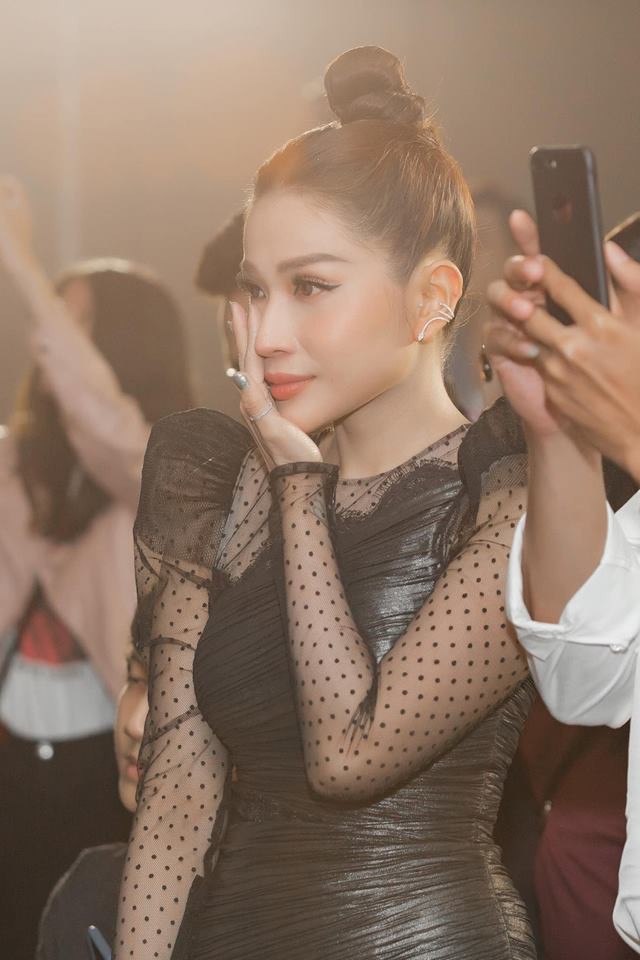 Sao Việt hôm nay (7/4): Dàn nghệ sĩ nghẹn ngào đến viếng lễ tang Anh Vũ tại Mỹ, Trang Anna tố bạn trai cũ bội bạc - Ảnh 8. Sao Việt hôm nay (7/4): Dàn nghệ sĩ nghẹn ngào đến viếng lễ tang Anh Vũ tại Mỹ, Trang Anna tố bạn trai cũ bội bạc - Ảnh 8.